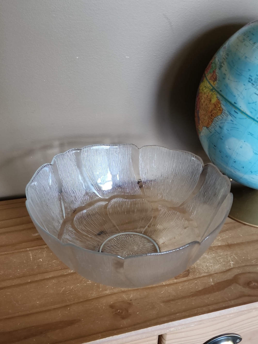 Very Large Arcoroc FLEUR Flower Textured Serving Bowl